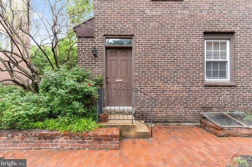 1110 Lombard St, Philadelphia, PA 19147-1206