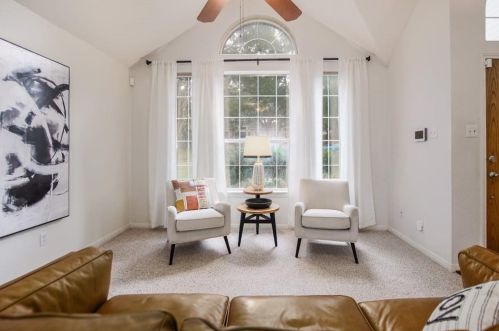 3906 Caney Creek Rd, Austin, TX 78732-2214