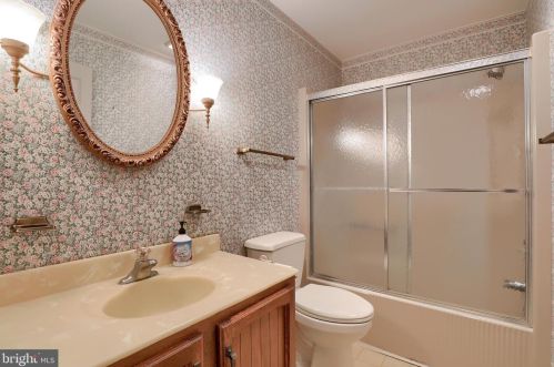 154 Amsterdam Rd, Lancaster PA  17603-9719 exterior