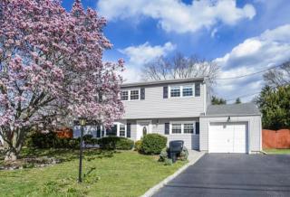 190 Leslie Ln, Middletown, NJ 07748-1139