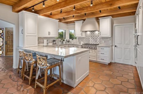 622 Hymettus Ave, Encinitas, CA 92024-2603