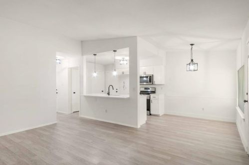 4527 Creek Bend Dr, Austin TX  78744-5114 exterior