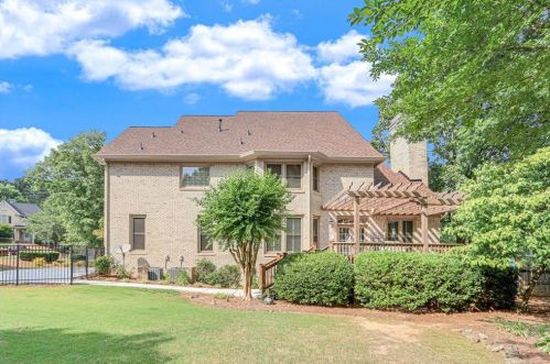 1295 Woodland Lake Dr, Lithonia, GA 30078-2098