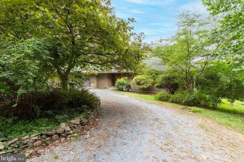 1904 Artz Rd, Woodstock, VA 22664-2546