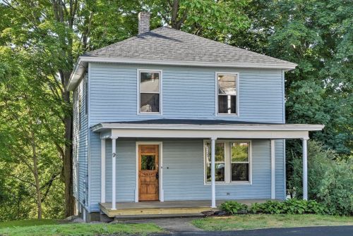 9 Prospect St, Hinsdale, NH 03451-2310