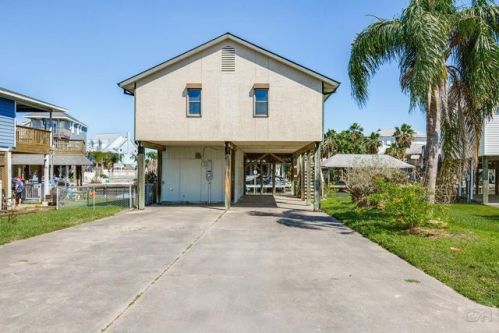 21 Sampan Dr, Galveston, TX 77554