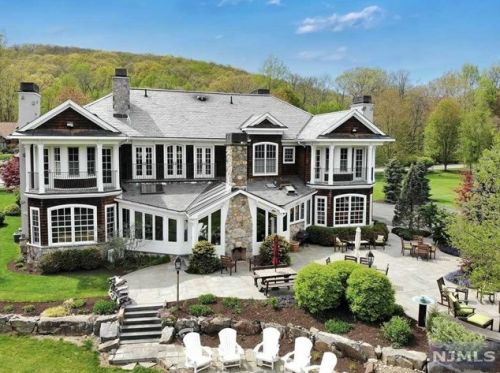 90 Halifax Rd, Mahwah, NJ 07430-1626