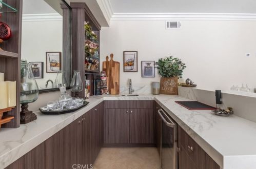 1566 Hillside Dr, Glendale CA  91208-2456 exterior