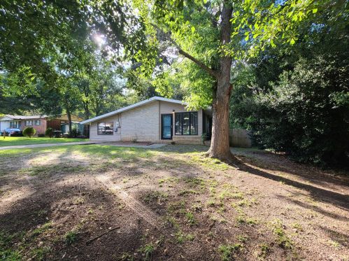 217 Mason Dr, Lithonia, GA 31028-1015