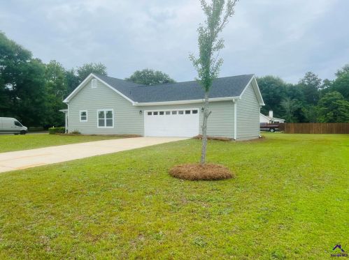 100 Beaver Lodge Pl, Warner Robins GA  31088-6082 exterior