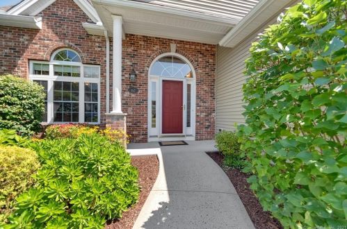 62 Sonoma Ln, Middletown, CT 06457-2077