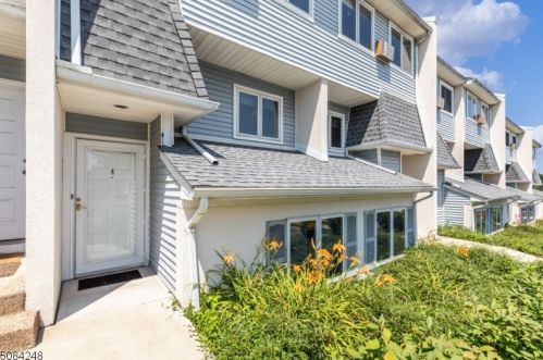 4 Victory Ct, Dover, NJ 07801-5559