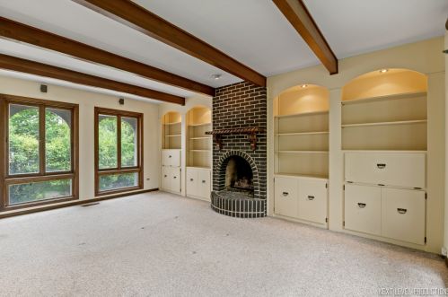 6765 County Line Ln, Willowbrook IL  60527-5726 exterior