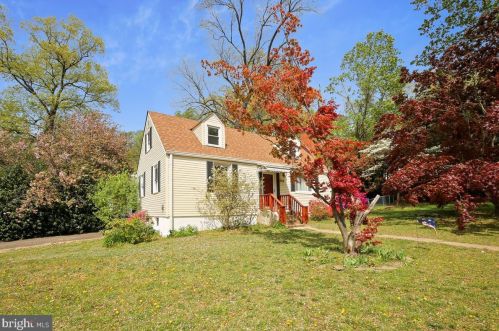 7018 Aronow Dr, Falls Church, VA 22042-1805