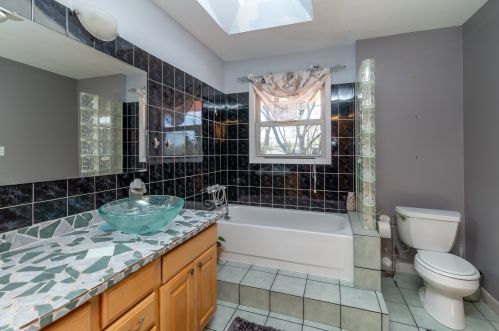 8316 Elmore St, Niles IL 60714-1943 exterior