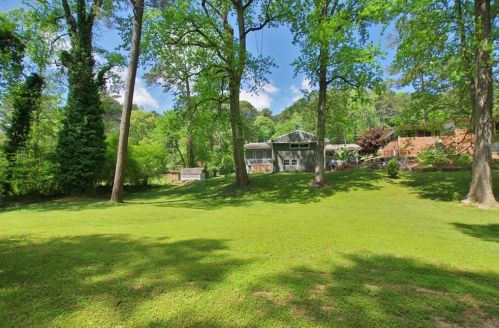 489 Susan Creek Dr, Stone Mountain, GA 30083-4425