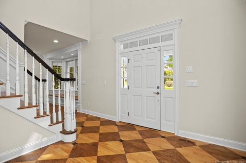 6 Susan Ln, Riverside, CT 06878-1311