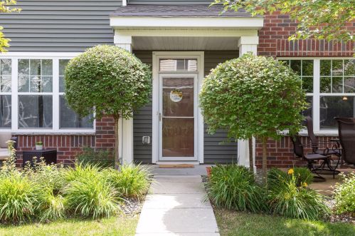 9508 Scott Cir, Minneapolis, MN 55443-3292