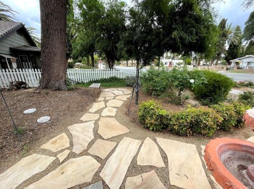 5625 Magnolia Ave, Riverside CA  92506-1822 exterior