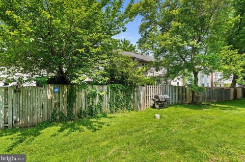 5454 Lighthouse Ln, Springfield VA  22015-1934 exterior