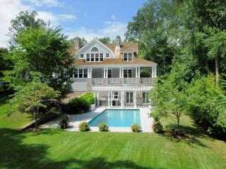 17 Sherwood Farm Ln, Greenwich, CT 06831-4410