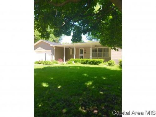 1214 Grandview Ave, Jacksonville, IL 62650-2733