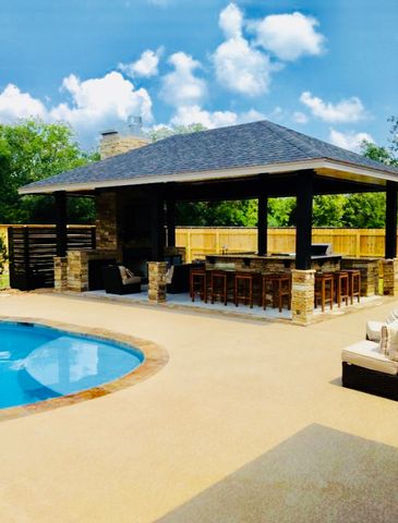 1017 Heritage Oaks Dr, Angleton, TX 77515-9221
