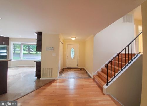 10412 Artemel Ln, Great Falls, VA 22066-1732