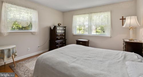 1004 Oakwood Rd, Haddonfield NJ 08033-3632 exterior