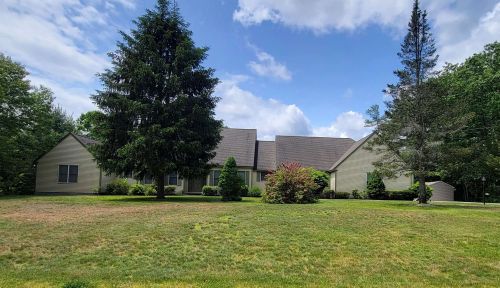 9 David Dr, Pelham, NH 03076-3251