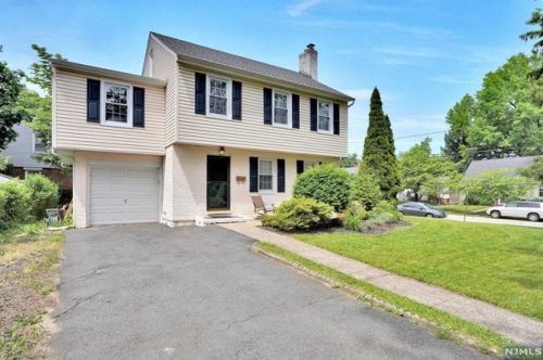 380 Madison Ave, Dumont, NJ 07628-2627
