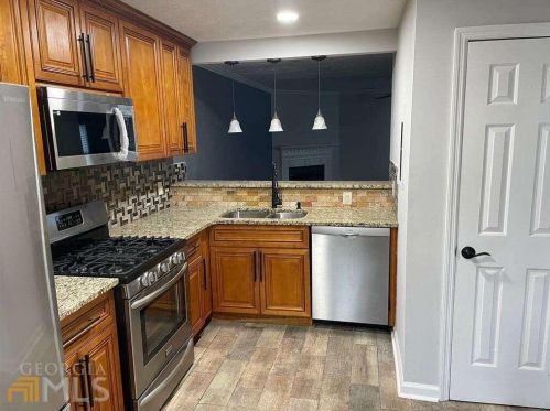 3517 Kennesaw Station Dr, Kennesaw GA  30144-1980 exterior