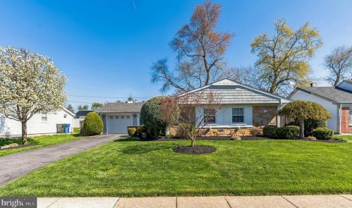 15 Elmwood Ln, Willingboro, NJ 08046-2208