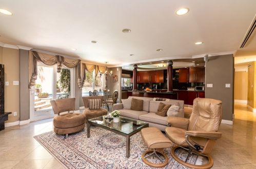 3217 Dora Verdugo Dr, Glendale CA  91208-1756 exterior
