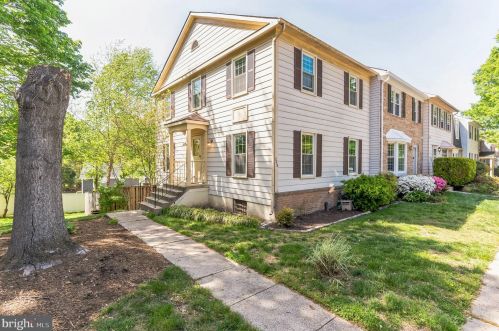 7318 Eggar Woods Ln, Springfield VA  22153-2012 exterior