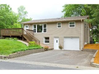 1685 Gull Ln, Orono, MN 55364-1229
