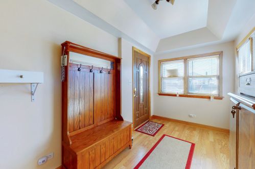 5508 Warwick Ave, Chicago, IL 60641-3229
