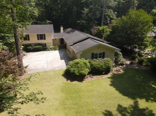 400 Londonberry Rd, Atlanta GA  30327-4952 exterior