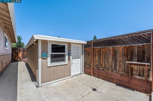 3144 Santa Paula Dr, Concord CA  94518-2821 exterior