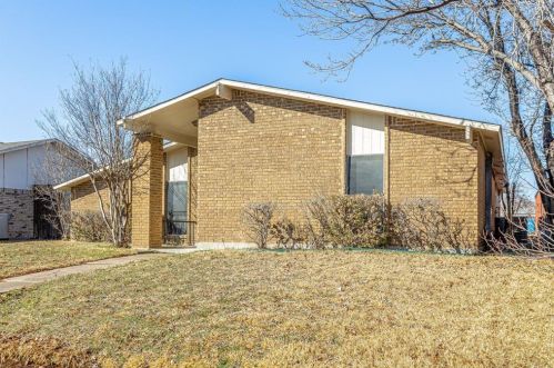 3121 Grapevine Ln, Carrollton TX  75007-3427 exterior