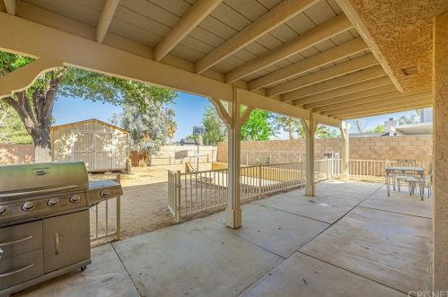 42336 La Gabriella Dr, Lancaster CA 93536-4388 exterior