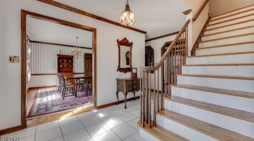 16 Arrowhead Dr, Branchburg, NJ 08853-4131