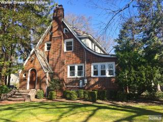 488 Oradell Ave, Oradell, NJ 07649-1726