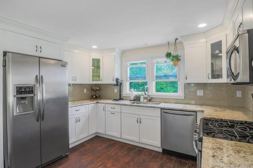 12 Rainbow Rd, Norwalk, CT 06851-2807