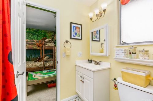 1543 Harle Pl, Anaheim CA  92802-2510 exterior