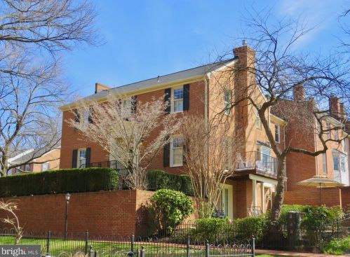 8255 Taunton Pl, Springfield, VA 22152-2428