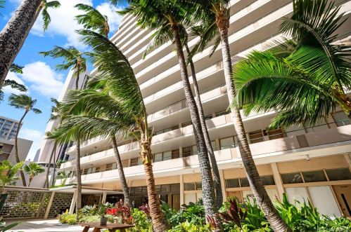 1720 Ala Moana Blvd, Honolulu HI  96815-1302 exterior