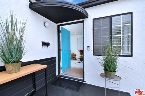 15220 Morrison St, Van Nuys CA  91403-1503 exterior