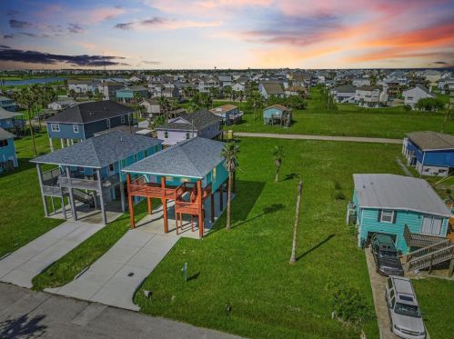 4025 Vista Rd, Galveston, TX 77554-8822