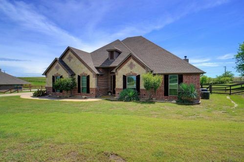 7012 Katie Corral Dr, Fort Worth TX  76126-6440 exterior